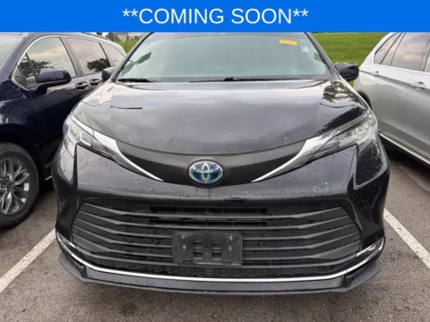 Photos of 2022 Toyota Sienna XLE for sale in Kansas City, MO at Jay Wolfe Toyota