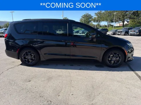 More photos of 2018 Chrysler Pacifica Touring L at Jay Wolfe Toyota, MO