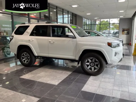White 2017 Toyota 4Runner TRD Off-Road for sale in Kansas City, MO