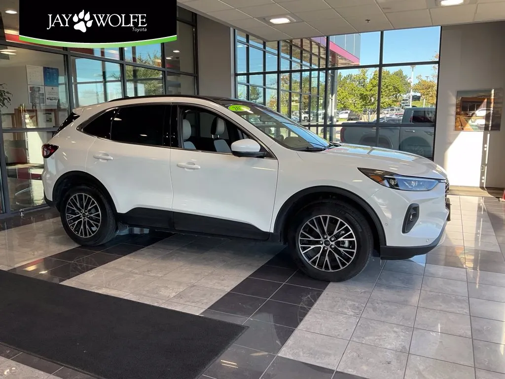 White 2024 Ford Escape Plug-In Hybrid for sale in Kansas City, MO
