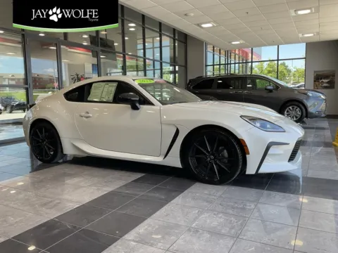 White 2023 Toyota GR86 Premium for sale in Kansas City, MO