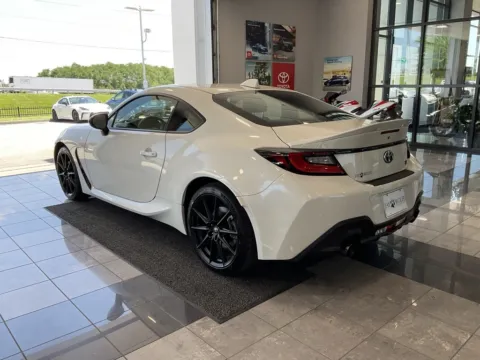 More photos of 2023 Toyota GR86 Premium at Jay Wolfe Toyota, MO