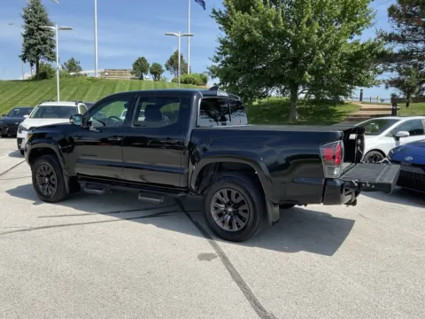 More photos of 2022 Toyota Tacoma Limited at Jay Wolfe Toyota, MO