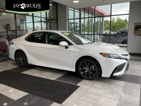 White 2023 Toyota Camry SE for sale in Kansas City, MO