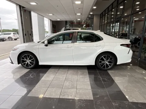 More photos of 2023 Toyota Camry SE at Jay Wolfe Toyota, MO