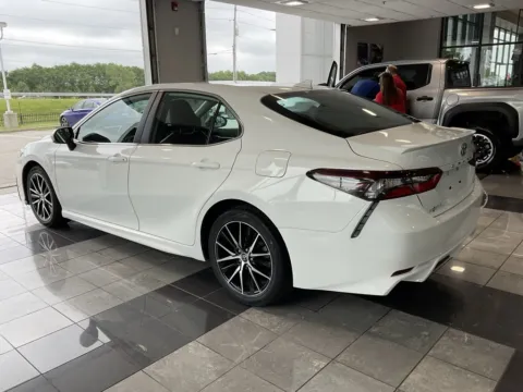 More photos of 2023 Toyota Camry SE at Jay Wolfe Toyota, MO