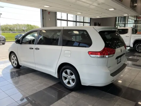 More photos of 2012 Toyota Sienna at Jay Wolfe Toyota, MO
