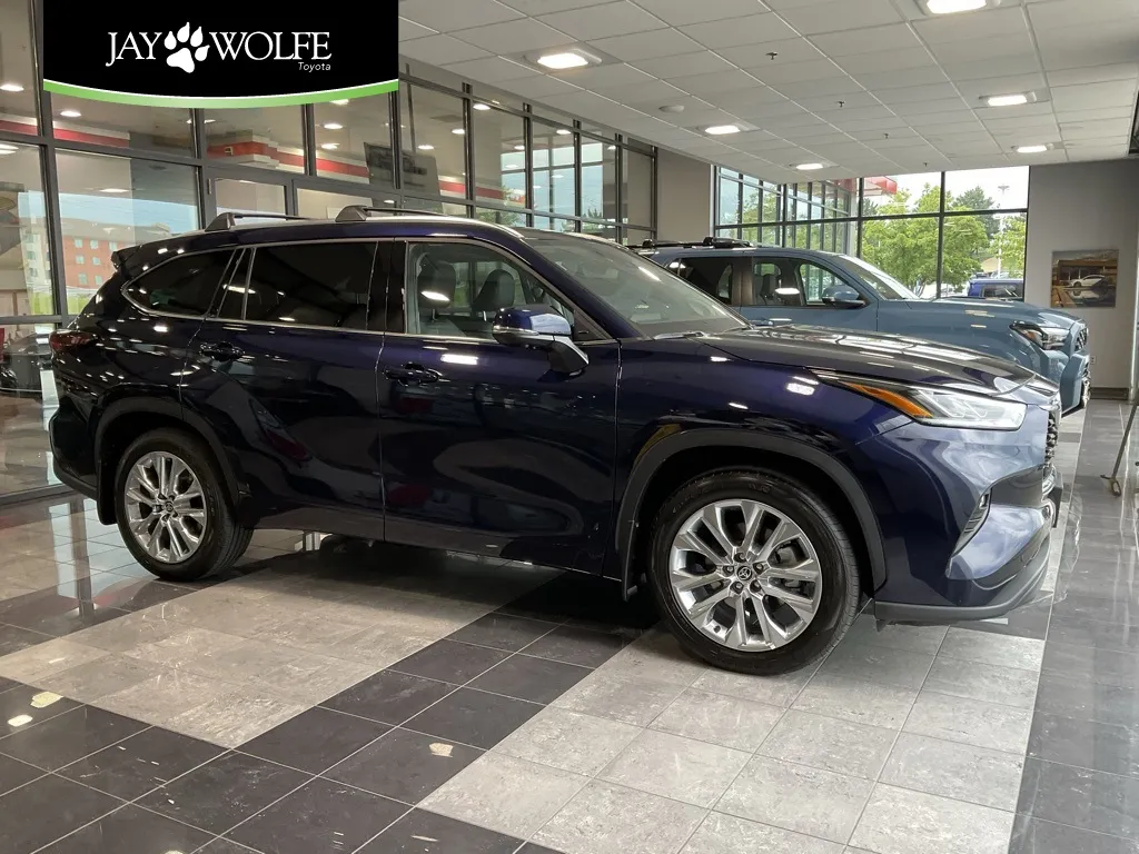 Blue 2025 Toyota Highlander Limited for sale in Kansas City, MO