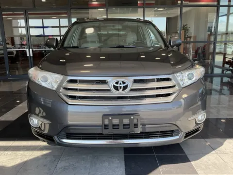 Photos of 2013 Toyota Highlander Limited for sale in Kansas City, MO at Jay Wolfe Toyota