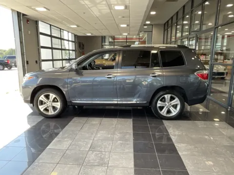More photos of 2013 Toyota Highlander Limited at Jay Wolfe Toyota, MO