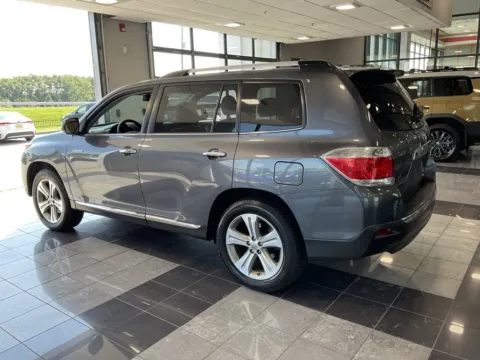 More photos of 2013 Toyota Highlander Limited at Jay Wolfe Toyota, MO