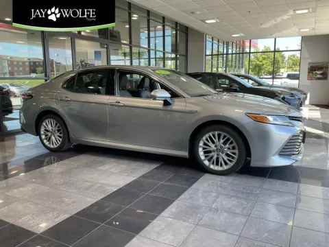 Silver 2020 Toyota Camry Hybrid XLE for sale in Kansas City, MO