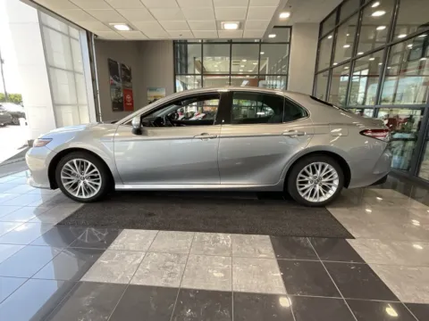 More photos of 2020 Toyota Camry Hybrid XLE at Jay Wolfe Toyota, MO