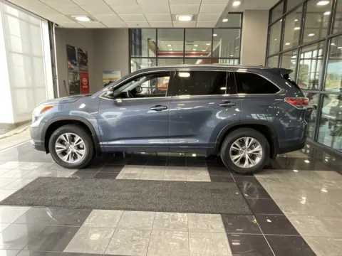 More photos of 2014 Toyota Highlander XLE V6 at Jay Wolfe Toyota, MO