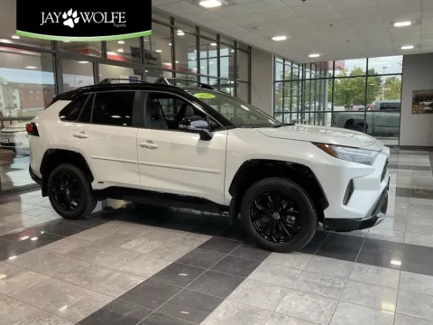 White 2025 Toyota RAV4 Hybrid XSE for sale in Kansas City, MO