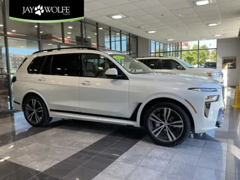 White 2023 BMW X7 xDrive40i for sale in Kansas City, MO