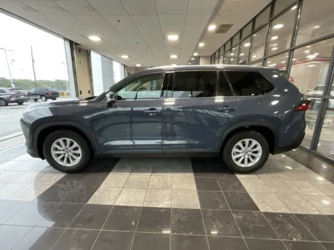 More photos of 2025 Toyota Grand Highlander XLE at Jay Wolfe Toyota, MO