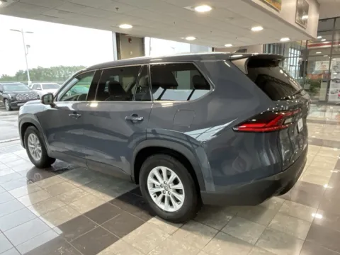 More photos of 2025 Toyota Grand Highlander XLE at Jay Wolfe Toyota, MO