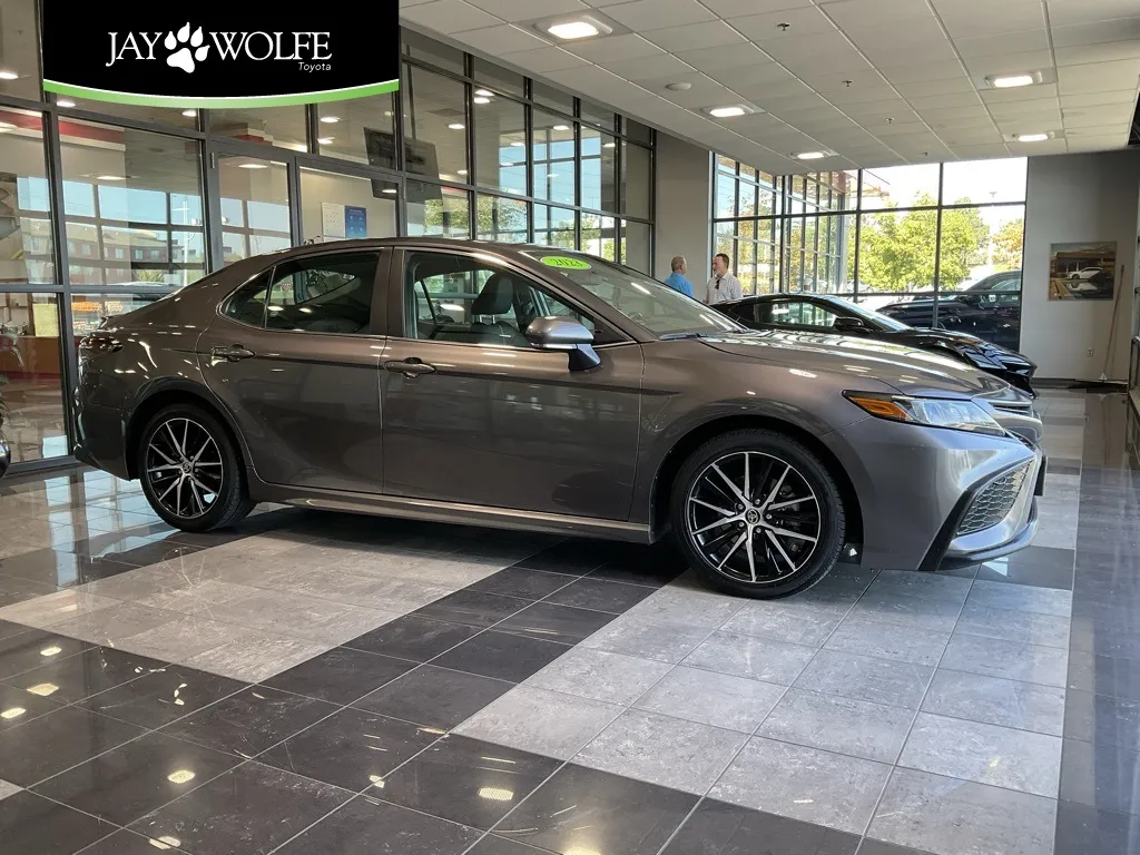 Gray 2023 Toyota Camry SE for sale in Kansas City, MO