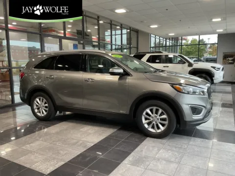Silver 2017 Kia Sorento LX for sale in Kansas City, MO