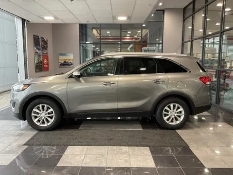 More photos of 2017 Kia Sorento LX at Jay Wolfe Toyota, MO