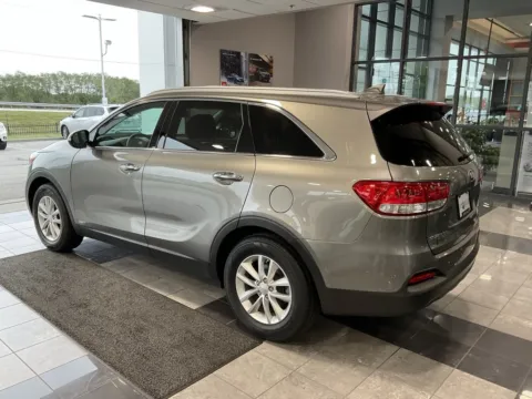 More photos of 2017 Kia Sorento LX at Jay Wolfe Toyota, MO
