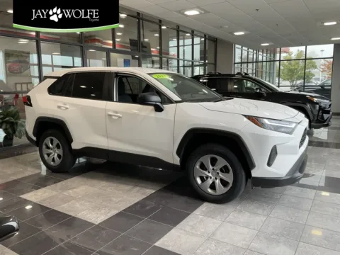 White 2023 Toyota RAV4 LE for sale in Kansas City, MO