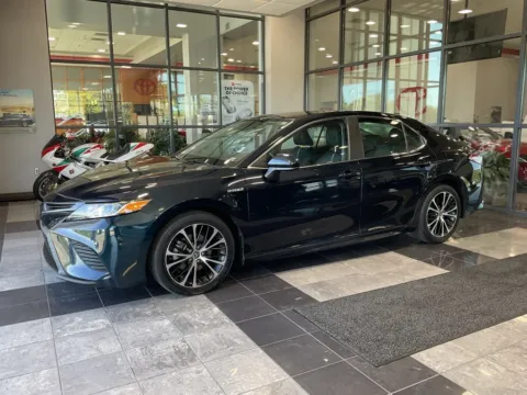 Another view of 2020 Toyota Camry Hybrid SE for sale in Kansas City, MO at Jay Wolfe Toyota
