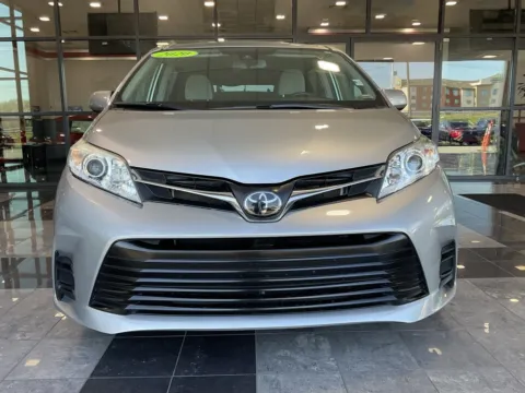 Photos of 2020 Toyota Sienna LE for sale in Kansas City, MO at Jay Wolfe Toyota
