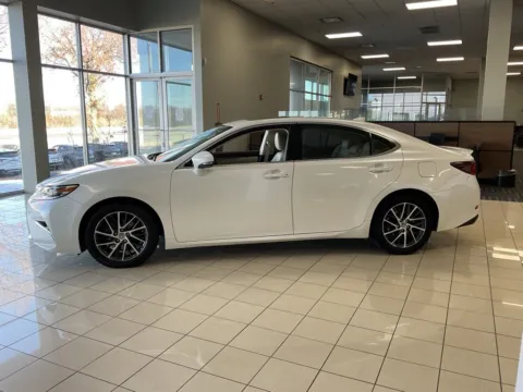 More photos of 2016 Lexus ES 350 at Acura of Overland Park, KS