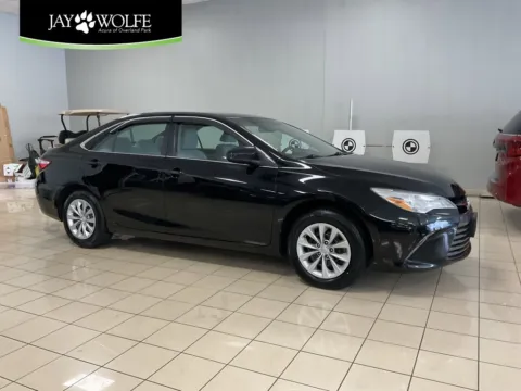 Black 2017 Toyota Camry LE for sale in Overland Park, KS