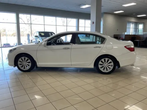 More photos of 2014 Honda Accord Sedan EX-L at Acura of Overland Park, KS
