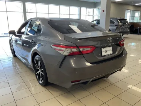 More photos of 2018 Toyota Camry SE at Acura of Overland Park, KS