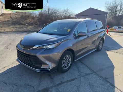 Gray 2023 Toyota Sienna XLE for sale in Overland Park, KS