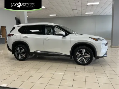 White 2023 Nissan Rogue SL for sale in Overland Park, KS