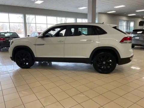 More photos of 2022 Volkswagen Atlas Cross Sport 3.6L V6 SE w/Technology at Acura of Overland Park, KS