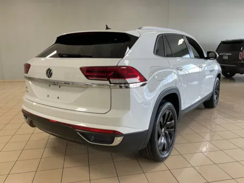 More photos of 2022 Volkswagen Atlas Cross Sport 3.6L V6 SE w/Technology at Acura of Overland Park, KS