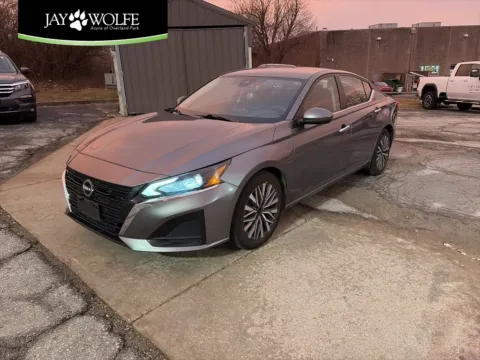 Gray 2023 Nissan Altima 2.5 SV for sale in Overland Park, KS