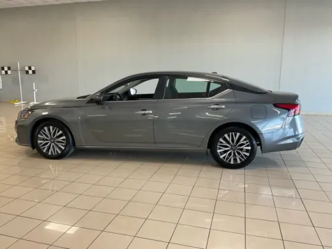 More photos of 2023 Nissan Altima 2.5 SV at Acura of Overland Park, KS