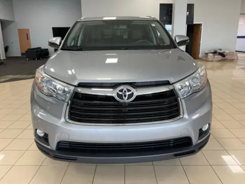Photos of 2015 Toyota Highlander XLE for sale in Overland Park, KS at Acura of Overland Park