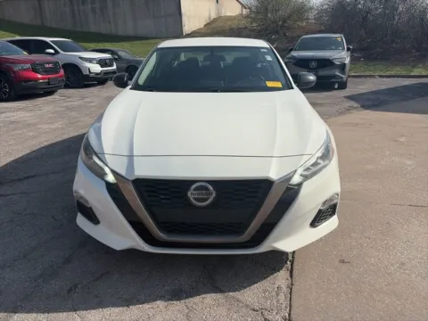 Photos of 2019 Nissan Altima 2.5 SR for sale in Overland Park, KS at Acura of Overland Park