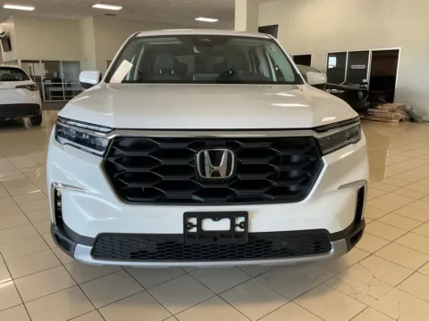 Photos of 2025 Honda Pilot EX-L for sale in Overland Park, KS at Acura of Overland Park