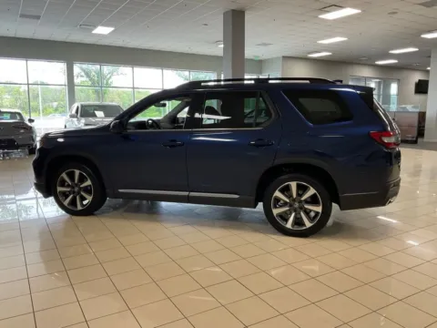 More photos of 2024 Honda Pilot Elite at Acura of Overland Park, KS