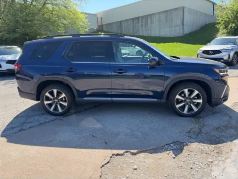 More photos of 2024 Honda Pilot Elite at Acura of Overland Park, KS