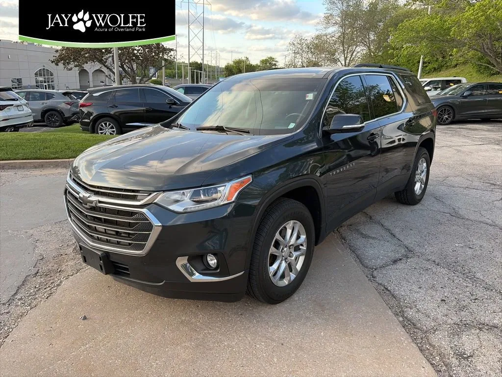 Gray 2021 Chevrolet Traverse LT Cloth for sale in Overland Park, KS