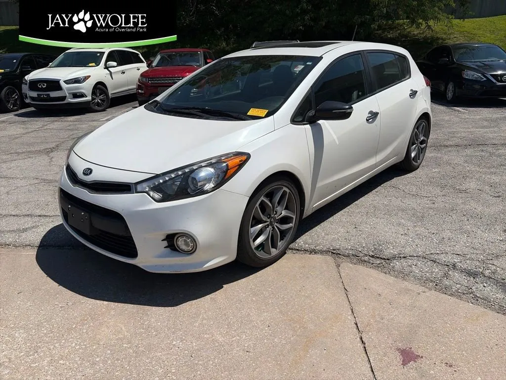White 2016 Kia Forte 5-Door SX for sale in Overland Park, KS