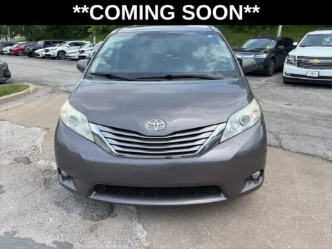 Photos of 2017 Toyota Sienna XLE for sale in Overland Park, KS at Acura of Overland Park