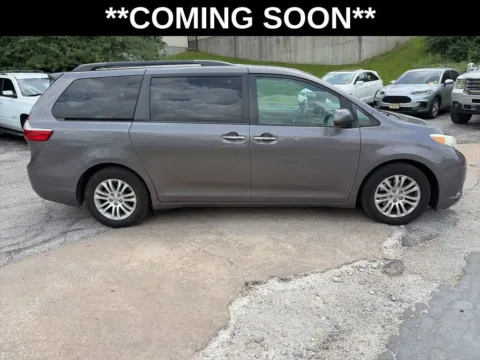 More photos of 2017 Toyota Sienna XLE at Acura of Overland Park, KS