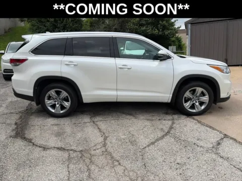 More photos of 2016 Toyota Highlander Limited at Acura of Overland Park, KS