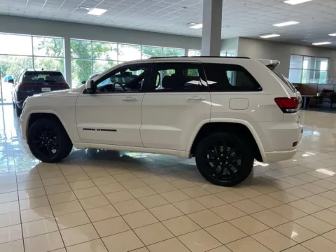 More photos of 2017 Jeep Grand Cherokee Altitude at Acura of Overland Park, KS